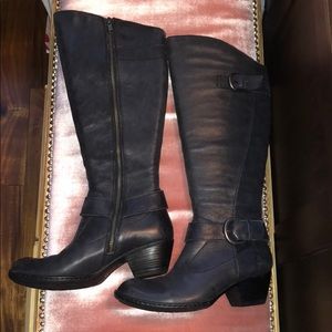 Born Kylli M/W US 7/Euro 38 Black Leather Boot